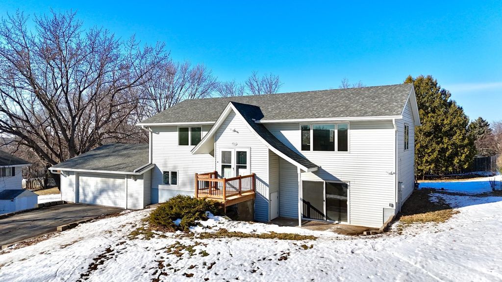 13952 Rice Lake Circle, Maple Grove, MN 55369