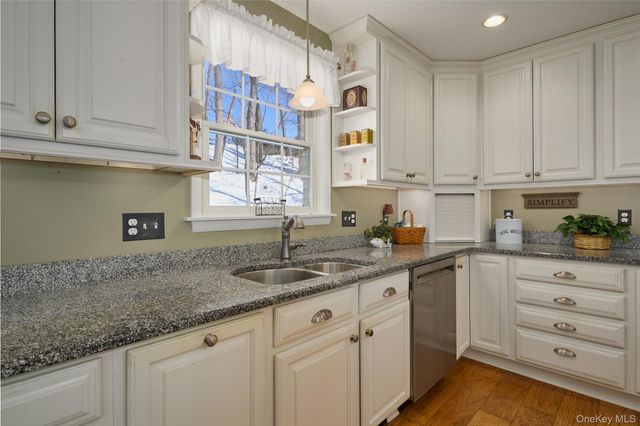 9 Rosalind Road, Poughkeepsie, NY 12601