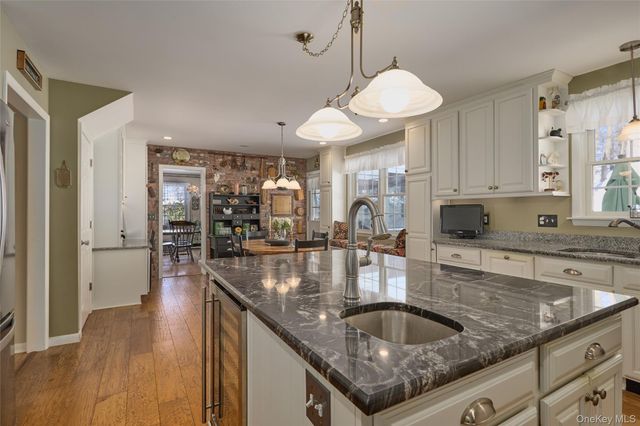 9 Rosalind Road, Poughkeepsie, NY 12601