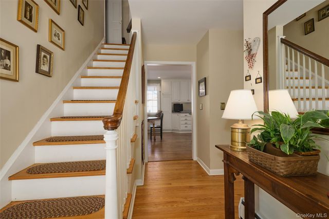 9 Rosalind Road, Poughkeepsie, NY 12601