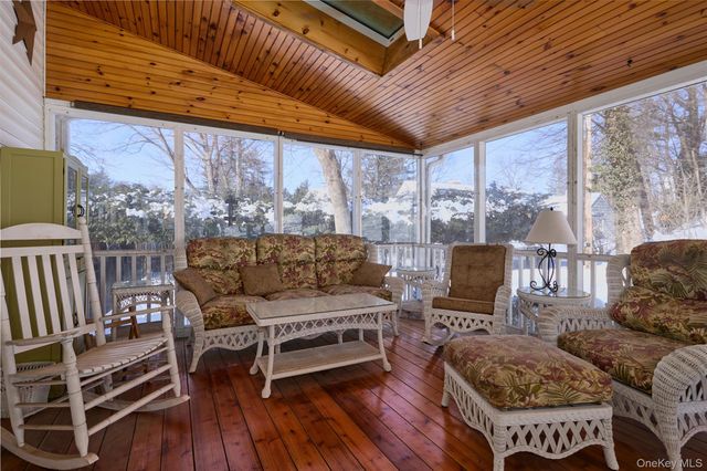 9 Rosalind Road, Poughkeepsie, NY 12601