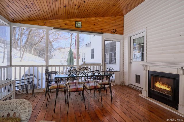 9 Rosalind Road, Poughkeepsie, NY 12601