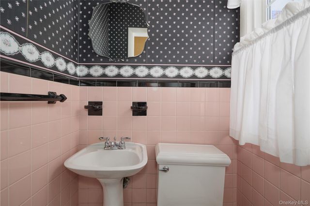 9 Rosalind Road, Poughkeepsie, NY 12601