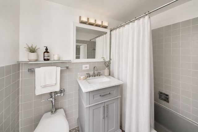 850 N DEWITT Place 20A, Chicago, IL 60611