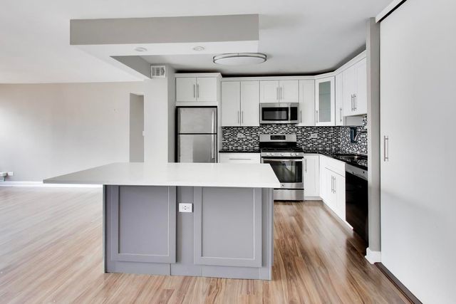 850 N DEWITT Place 20A, Chicago, IL 60611