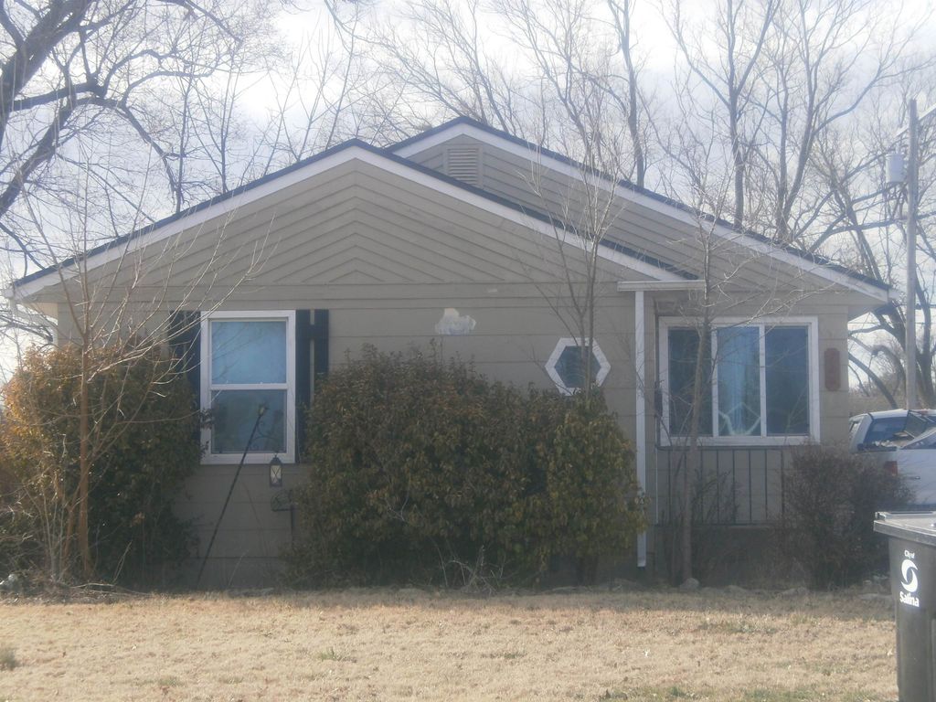 728 E Republic Ave, Salina, KS 67401