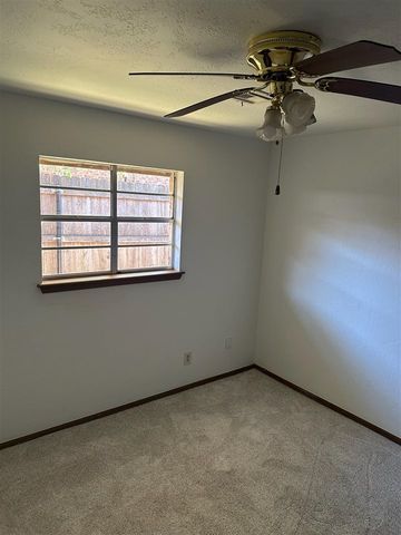 7 NW 59th St, Lawton, OK 73505