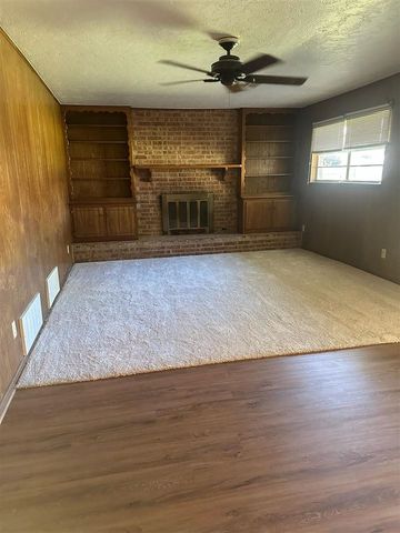 7 NW 59th St, Lawton, OK 73505