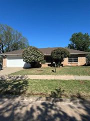 7 NW 59th St, Lawton, OK 73505