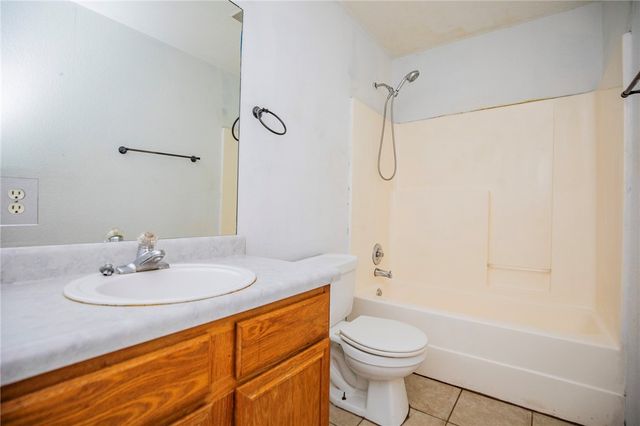 215 N Broyles Street, Farmington, AR 72730