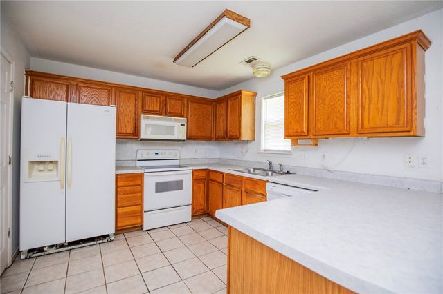 215 N Broyles Street, Farmington, AR 72730