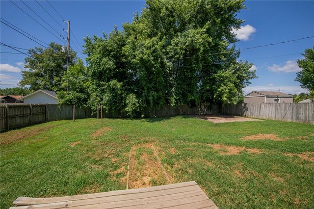 215 N Broyles Street, Farmington, AR 72730
