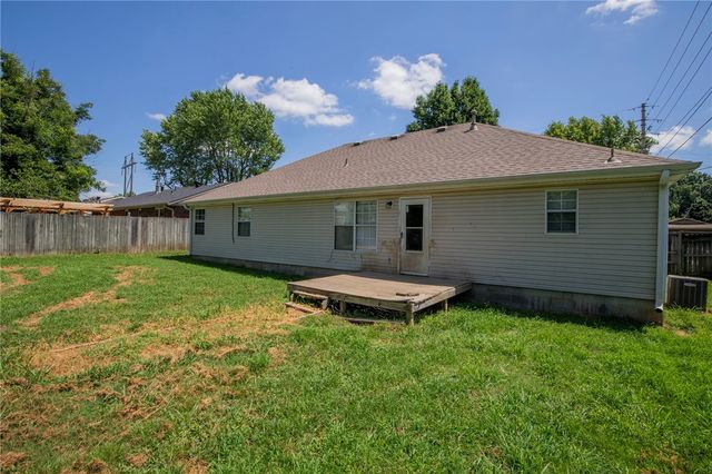215 N Broyles Street, Farmington, AR 72730