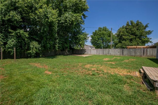 215 N Broyles Street, Farmington, AR 72730