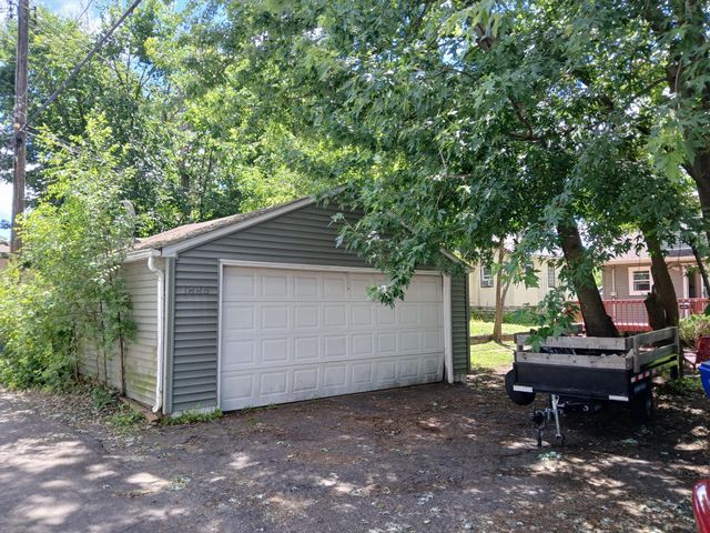 1885 Hawthorne Avenue E, Saint Paul, MN 55119