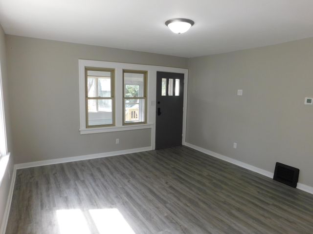 1885 Hawthorne Avenue E, Saint Paul, MN 55119