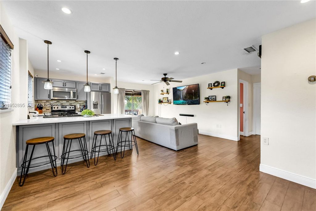 6236 SW 136th Ct B208, Miami, FL 33183