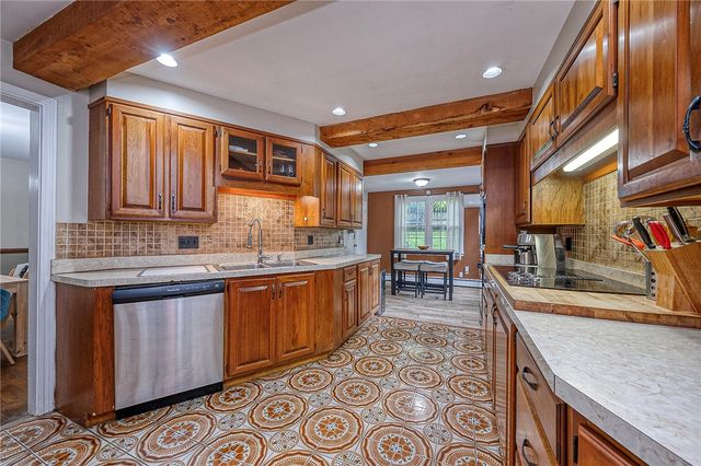 2353 Hollywood Drive, Blackridge, PA 15235