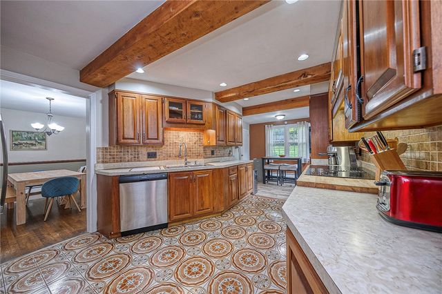 2353 Hollywood Drive, Blackridge, PA 15235