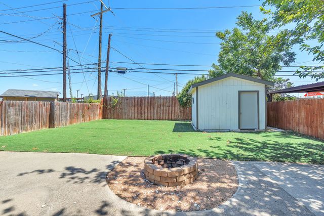2933 S Hills Avenue, Fort Worth, TX 76109