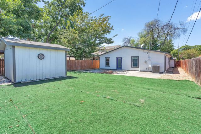2933 S Hills Avenue, Fort Worth, TX 76109
