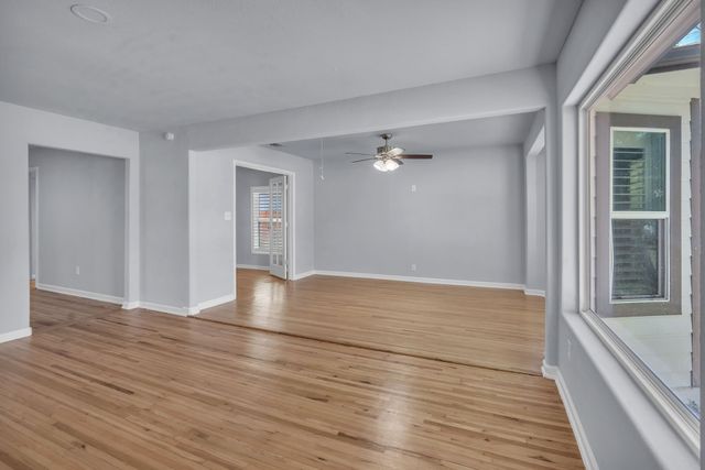 2933 S Hills Avenue, Fort Worth, TX 76109
