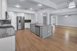 2933 S Hills Avenue, Fort Worth, TX 76109