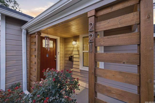 221 E FRENCH PL, San Antonio, TX 78212
