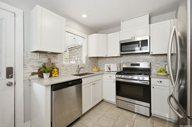 221 E FRENCH PL, San Antonio, TX 78212