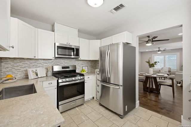 221 E FRENCH PL, San Antonio, TX 78212
