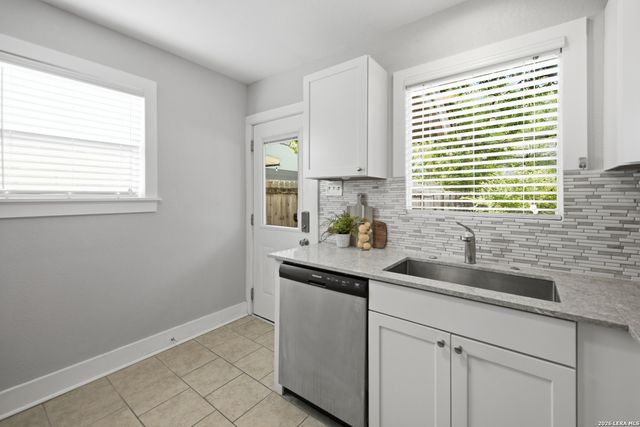 221 E FRENCH PL, San Antonio, TX 78212