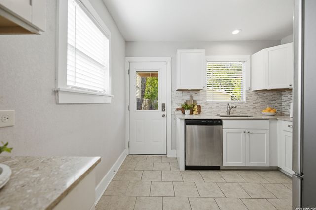 221 E FRENCH PL, San Antonio, TX 78212