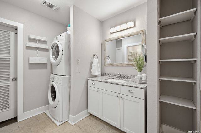 221 E FRENCH PL, San Antonio, TX 78212