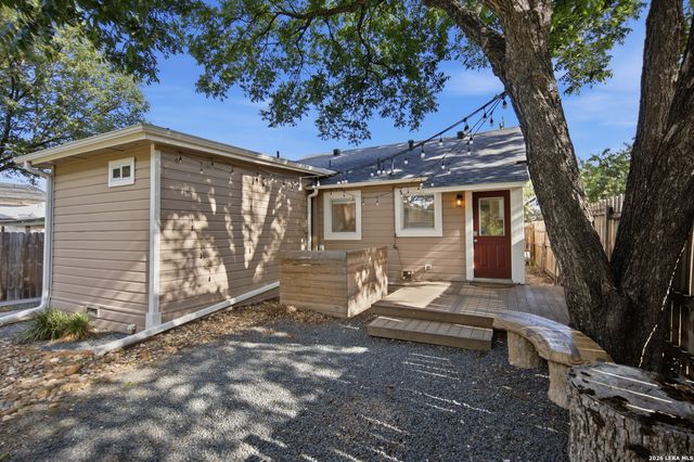 221 E FRENCH PL, San Antonio, TX 78212