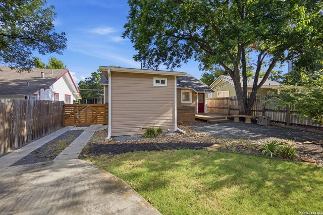 221 E FRENCH PL, San Antonio, TX 78212
