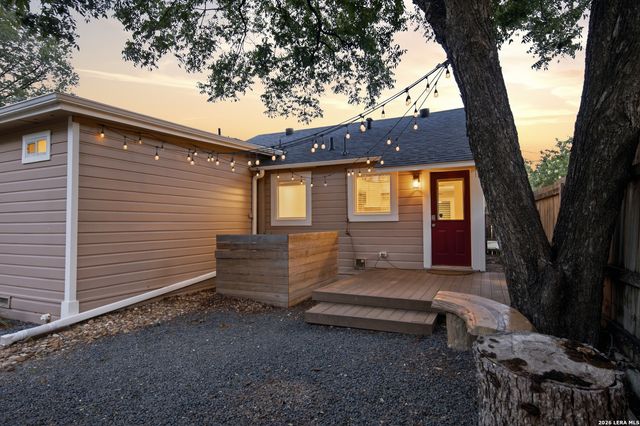 221 E FRENCH PL, San Antonio, TX 78212