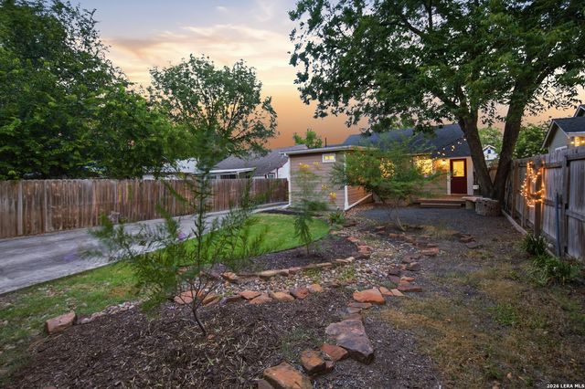 221 E FRENCH PL, San Antonio, TX 78212