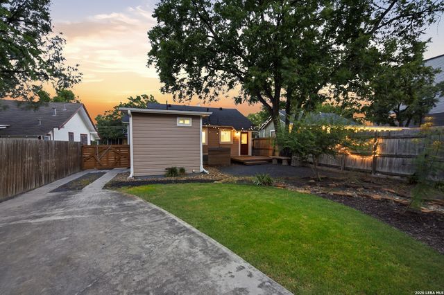 221 E FRENCH PL, San Antonio, TX 78212