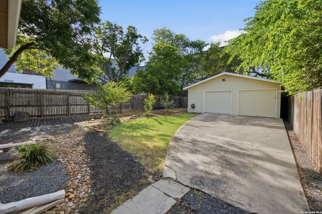 221 E FRENCH PL, San Antonio, TX 78212