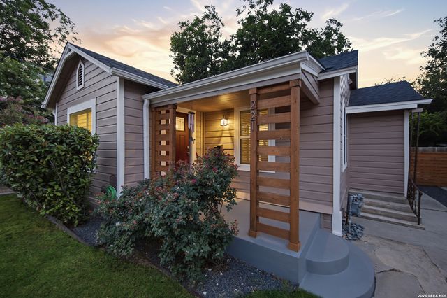 221 E FRENCH PL, San Antonio, TX 78212