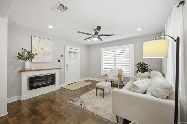 221 E FRENCH PL, San Antonio, TX 78212