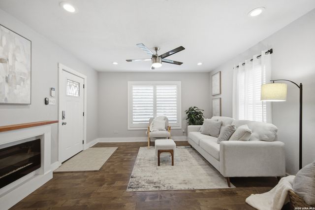 221 E FRENCH PL, San Antonio, TX 78212