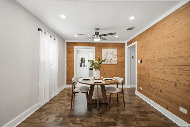 221 E FRENCH PL, San Antonio, TX 78212