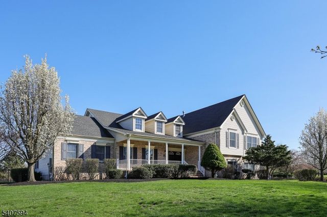 82 Oxford Pl, Hillsborough Twp., NJ 08844