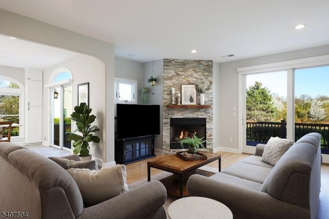 82 Oxford Pl, Hillsborough Twp., NJ 08844