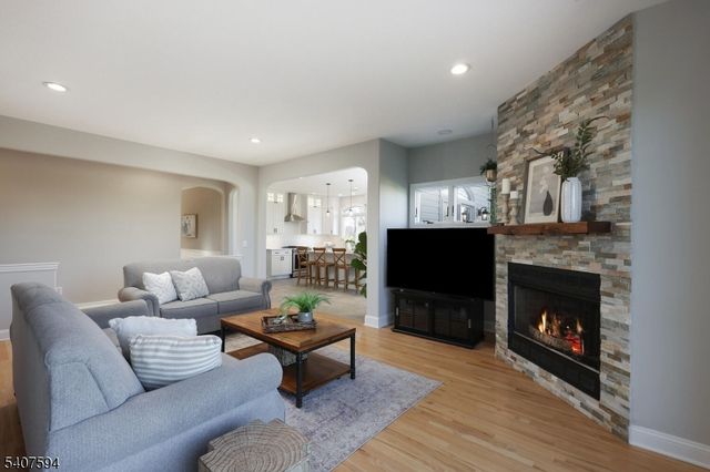 82 Oxford Pl, Hillsborough Twp., NJ 08844
