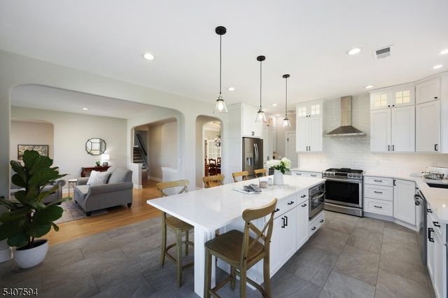 82 Oxford Pl, Hillsborough Twp., NJ 08844