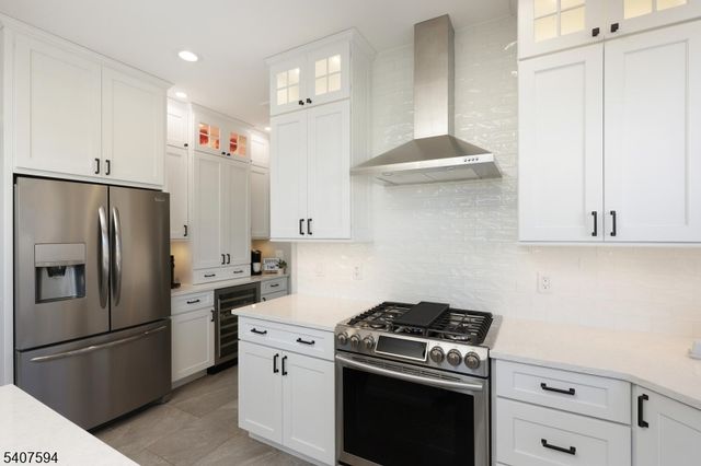 82 Oxford Pl, Hillsborough Twp., NJ 08844