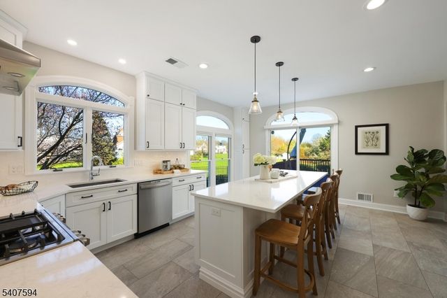 82 Oxford Pl, Hillsborough Twp., NJ 08844