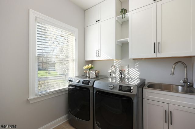 82 Oxford Pl, Hillsborough Twp., NJ 08844